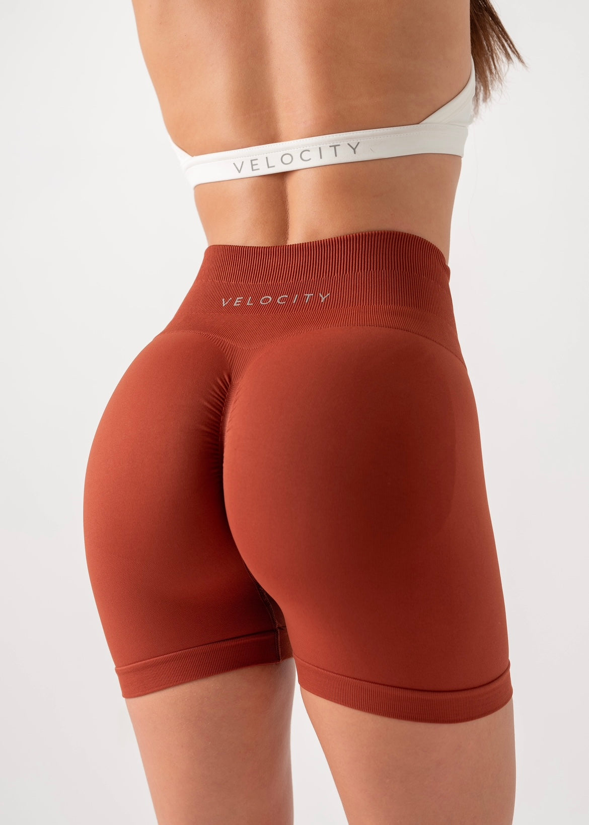 ULTIMATE SEAMLESS SCRUNCH SHORTS 2.0 - RUST