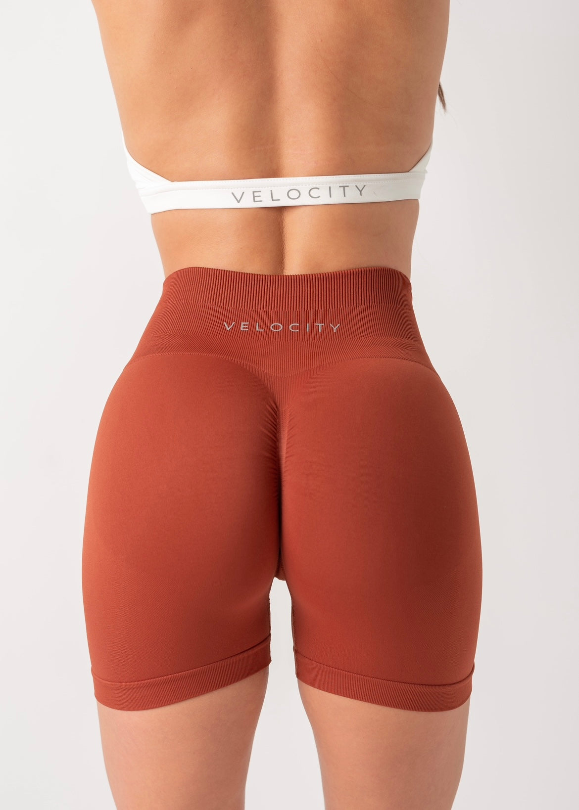 ULTIMATE SEAMLESS SCRUNCH SHORTS 2.0 - RUST