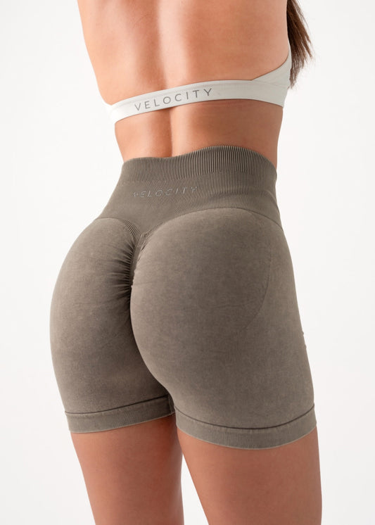 ULTIMATE SEAMLESS SCRUNCH SHORTS 2.0 - STONE