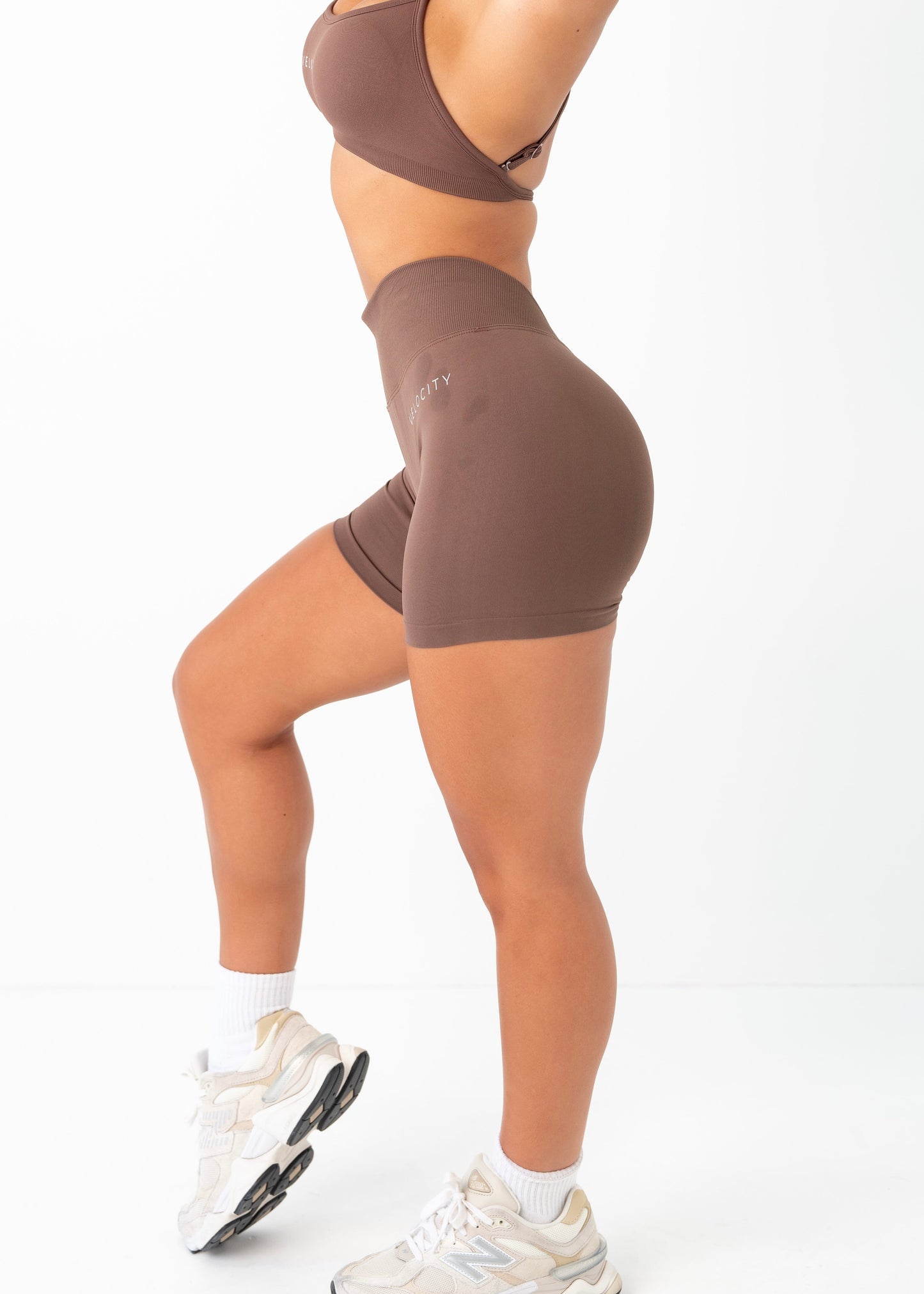 V SCULPT SEAMLESS SHORTS - CHOCOLATE