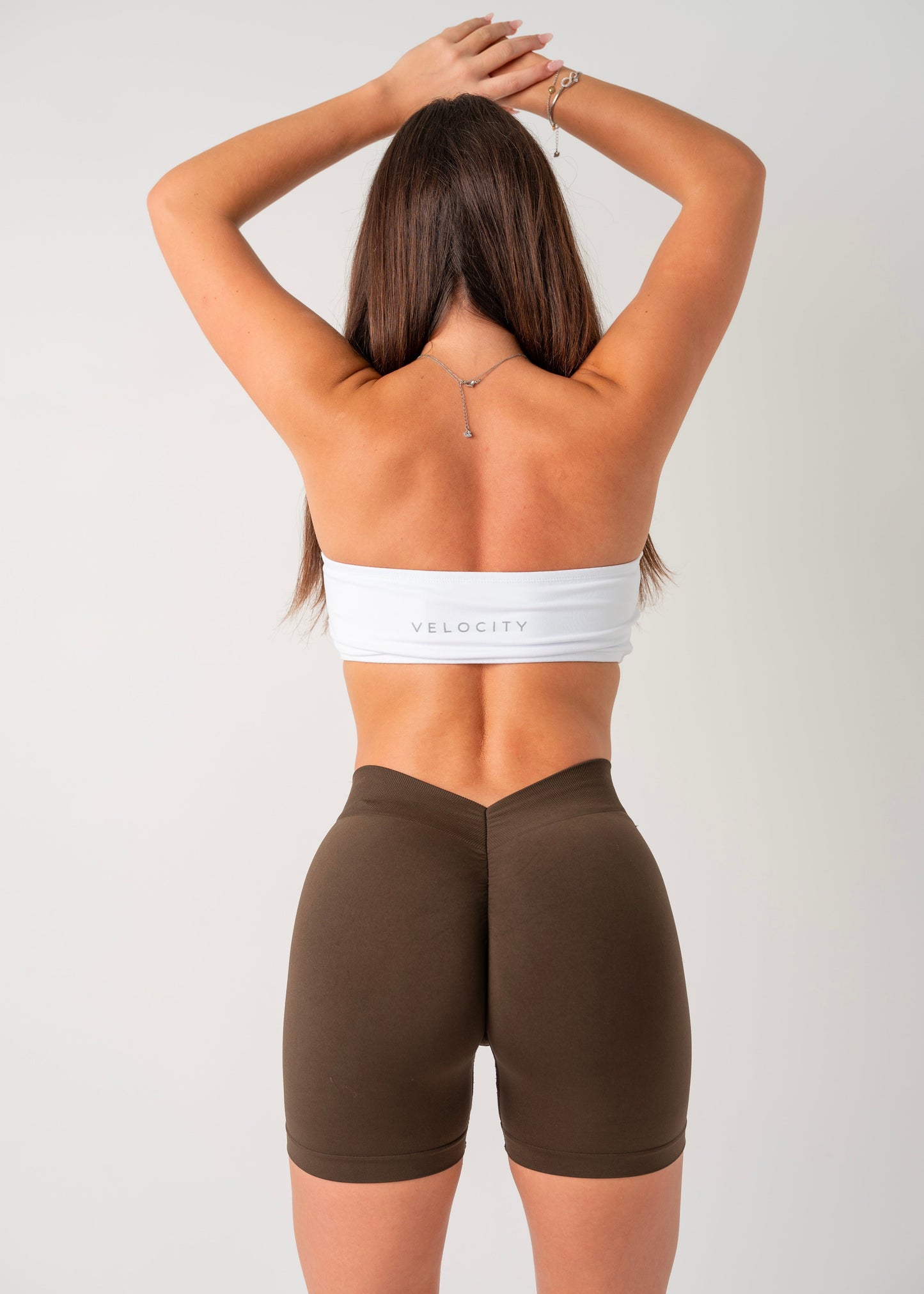 V SCRUNCH SEAMLESS SHORTS - CACAO