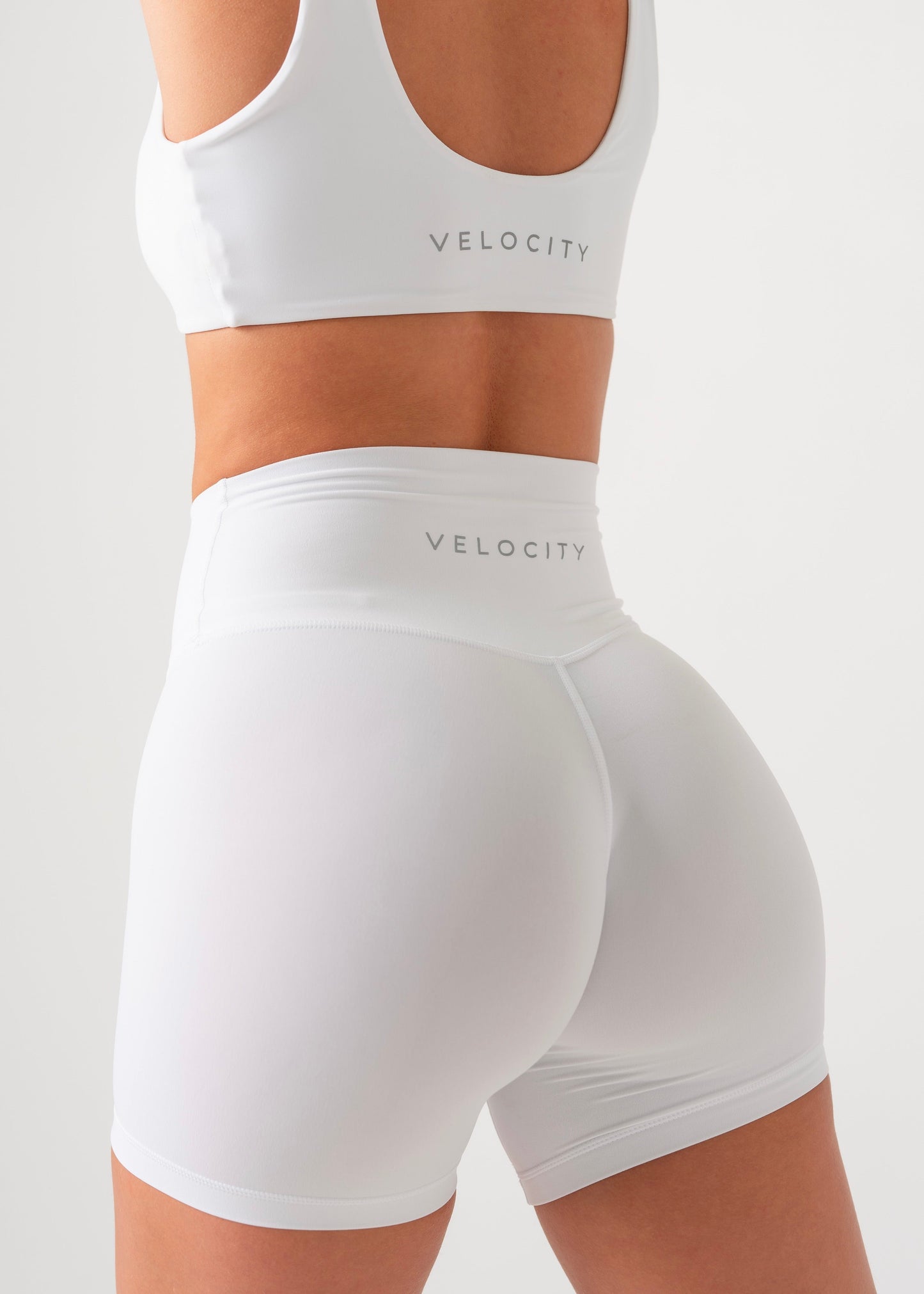 PERFORMANCE SHORTS - WHITE