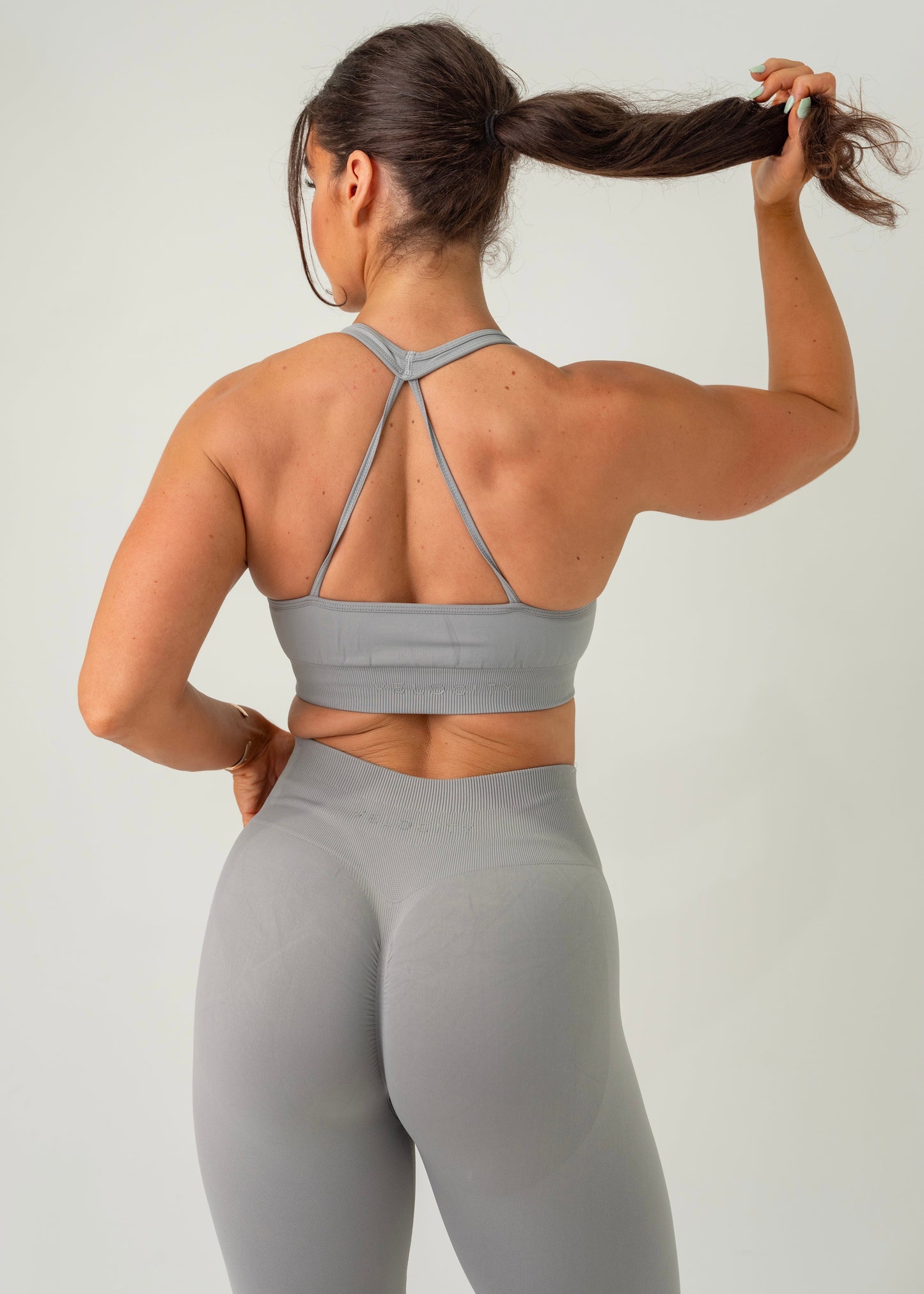 ULTIMATE V NECK BRA - FROST