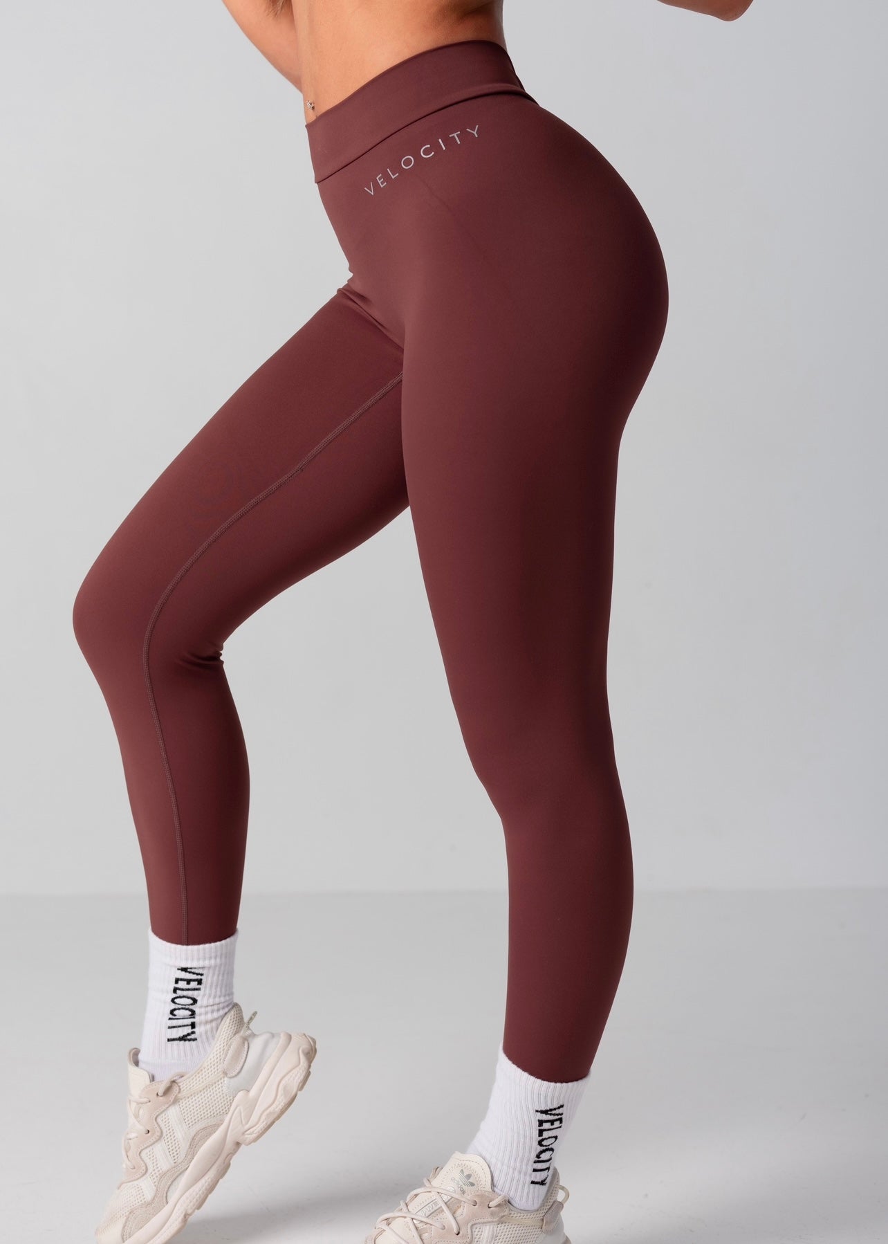 V SCRUNCH LEGGINGS - BROWN