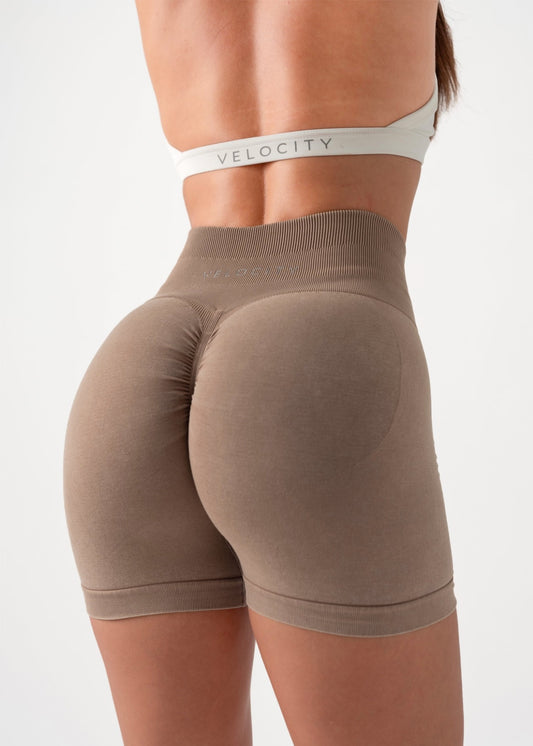 ULTIMATE SEAMLESS SCRUNCH SHORTS 2.0 - BEIGE