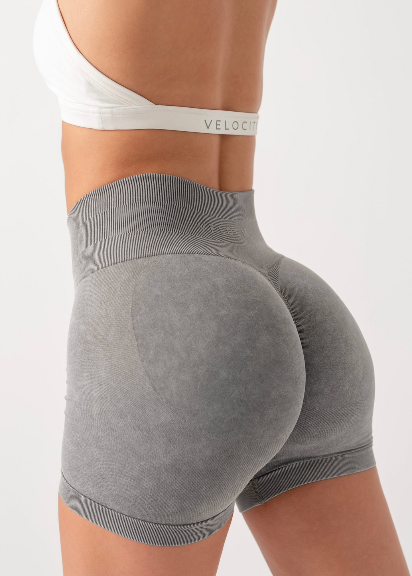 ULTIMATE SEAMLESS SCRUNCH SHORTS 2.0 - SLATE
