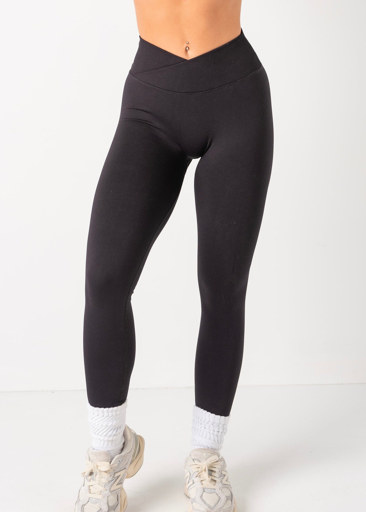 ULTIMATE SEAMLESS SCRUNCH LEGGINGS 3.0 - BLACK