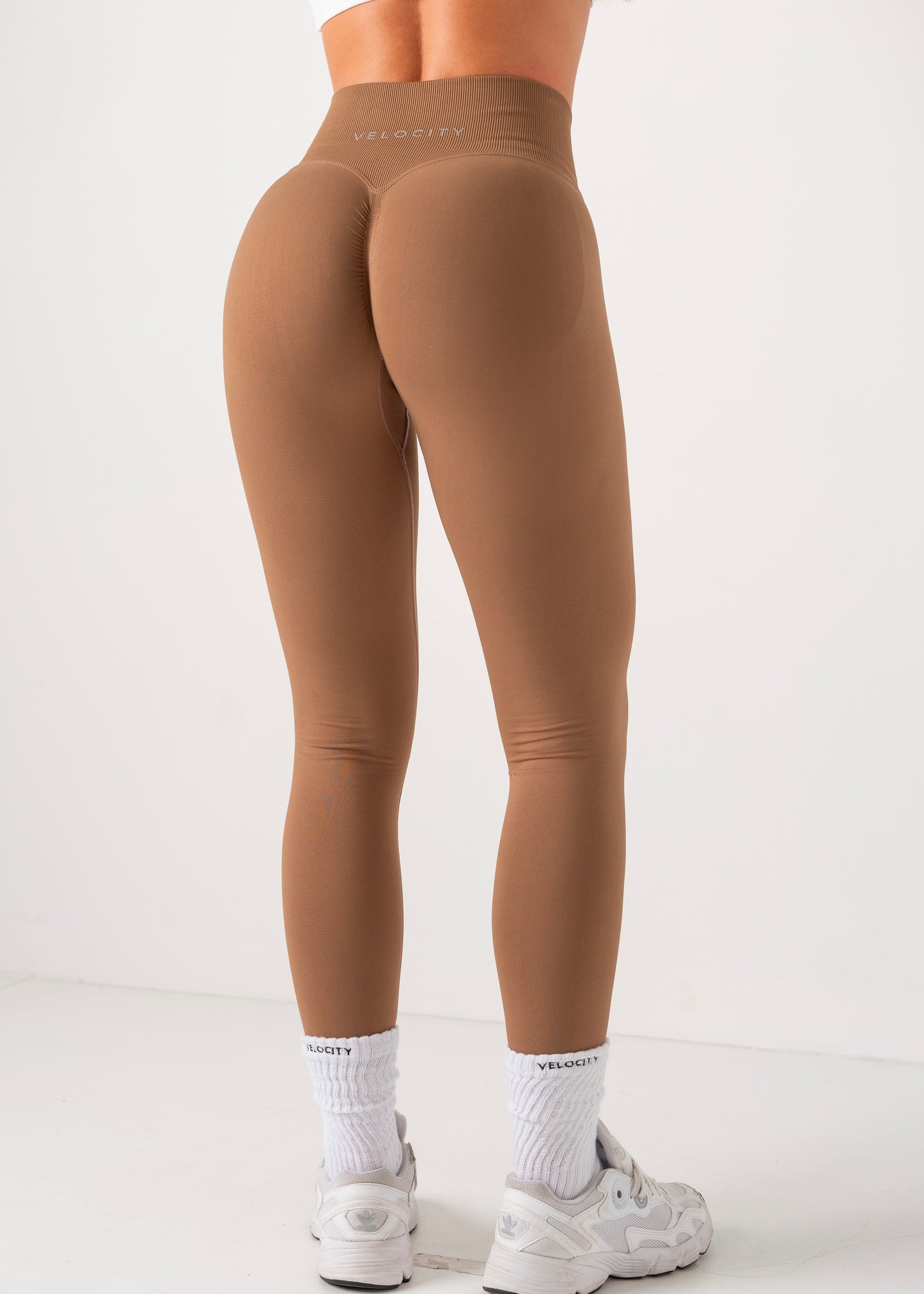 ULTIMATE SEAMLESS SCRUNCH LEGGINGS - MOCHA