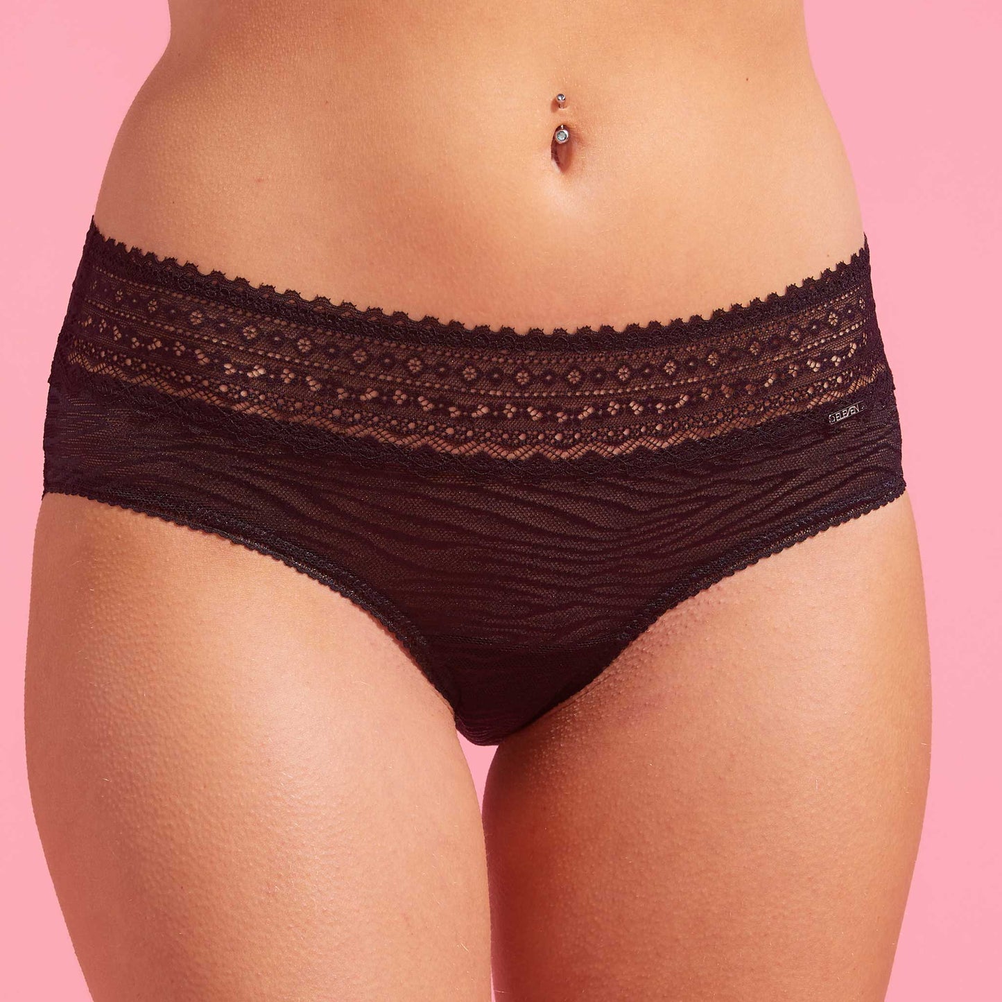Luxe Lace Black Boyleg