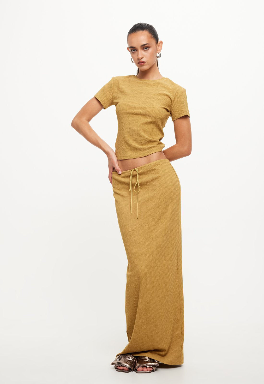 ESSENTIAL TEE - GOLD