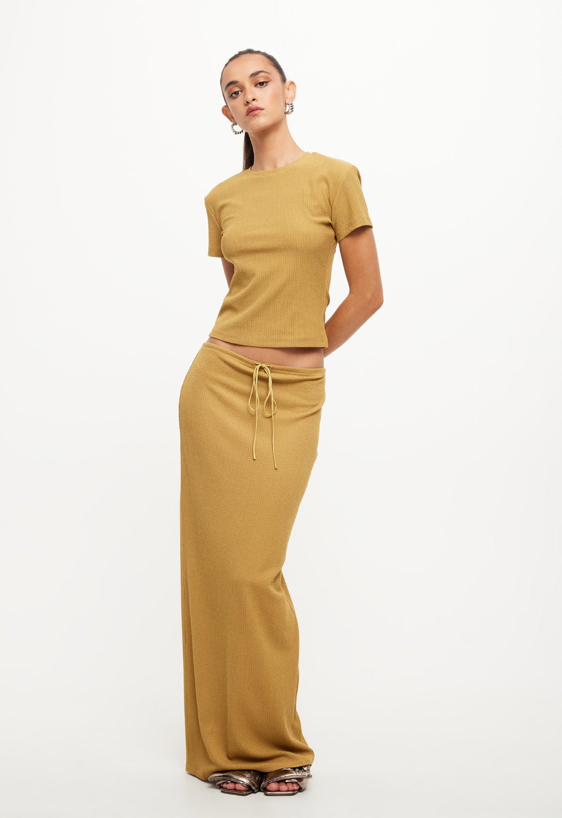 ESSENTIAL TEE - GOLD